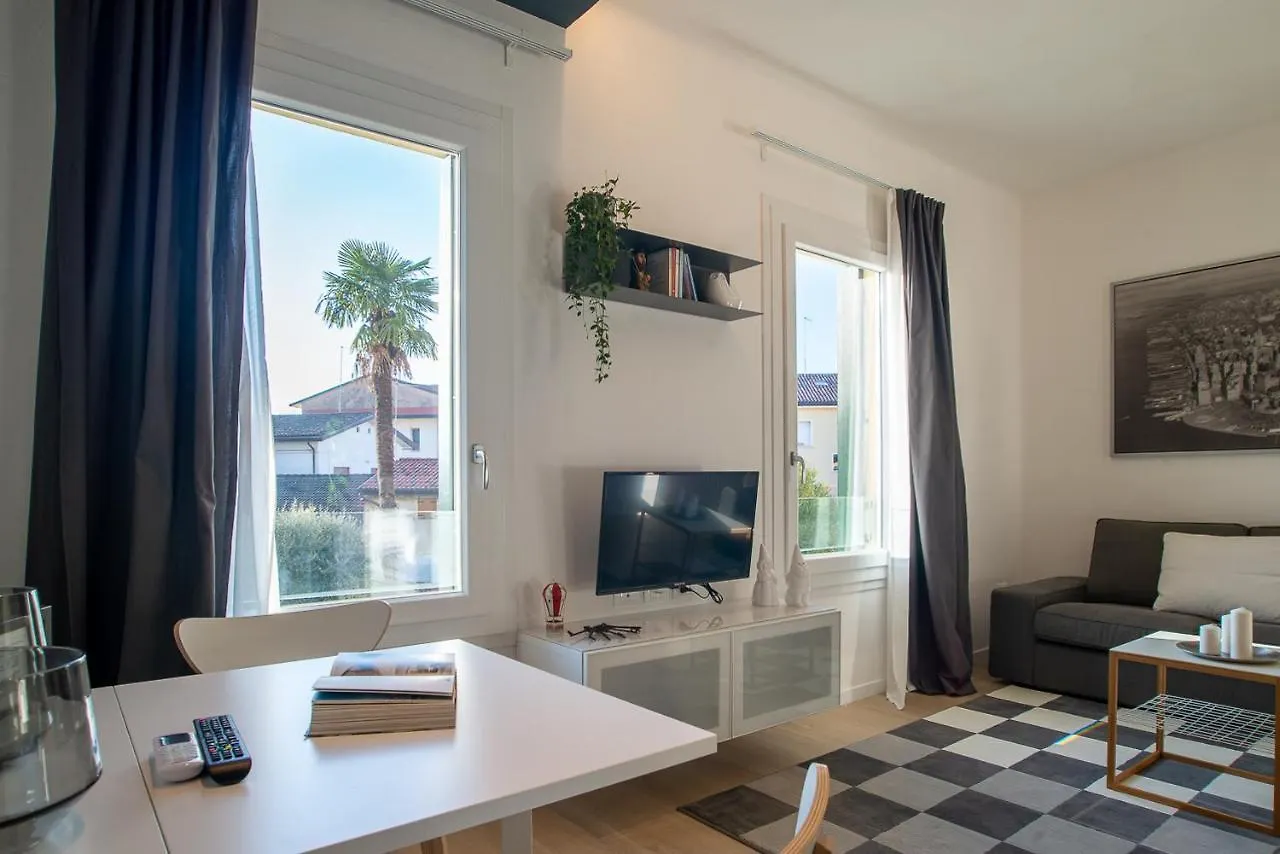 Br Treviso Train Station Apartments